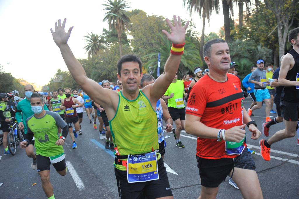 Cerca de 9.000 corredores participan en esta prueba que incluye también una media maratón, con 4.700 atletas más