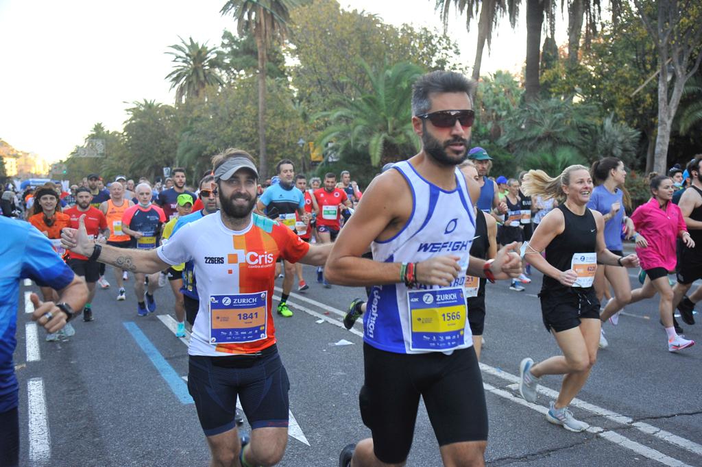 Cerca de 9.000 corredores participan en esta prueba que incluye también una media maratón, con 4.700 atletas más