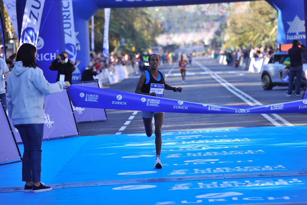 Cerca de 9.000 corredores participan en esta prueba que incluye también una media maratón, con 4.700 atletas más