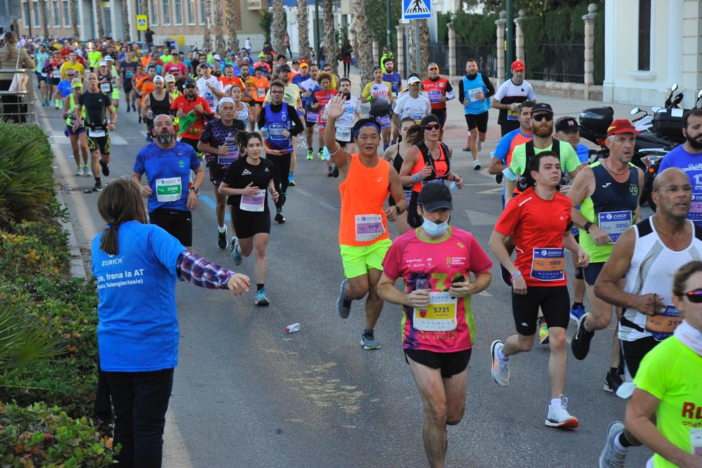 Cerca de 9.000 corredores participan en esta prueba que incluye también una media maratón, con 4.700 atletas más