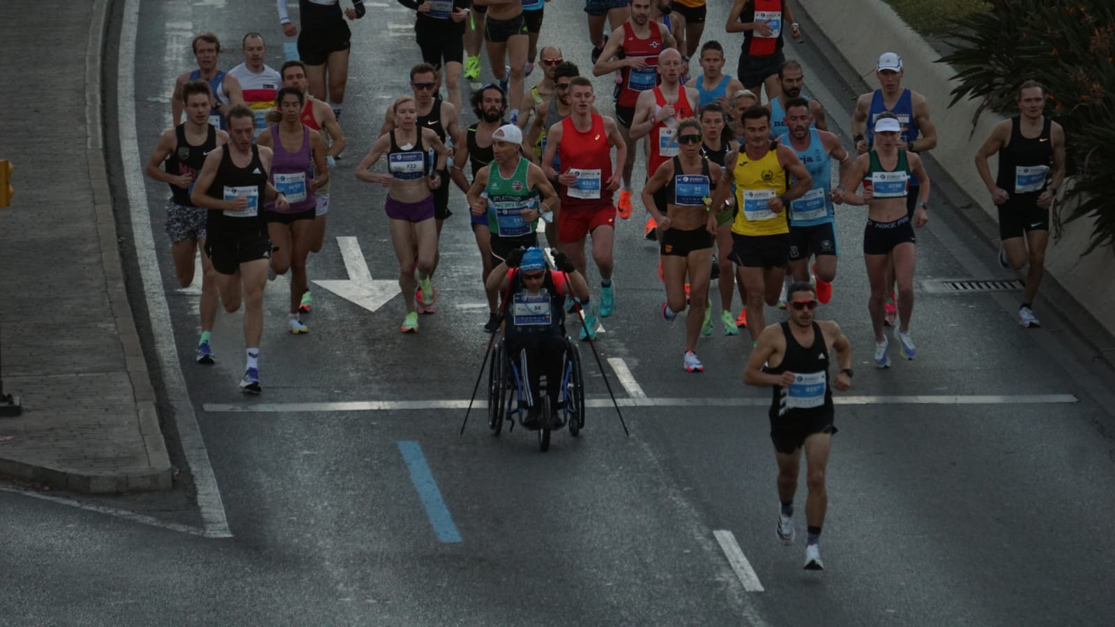 Cerca de 9.000 corredores participan en esta prueba que incluye también una media maratón, con 4.700 atletas más