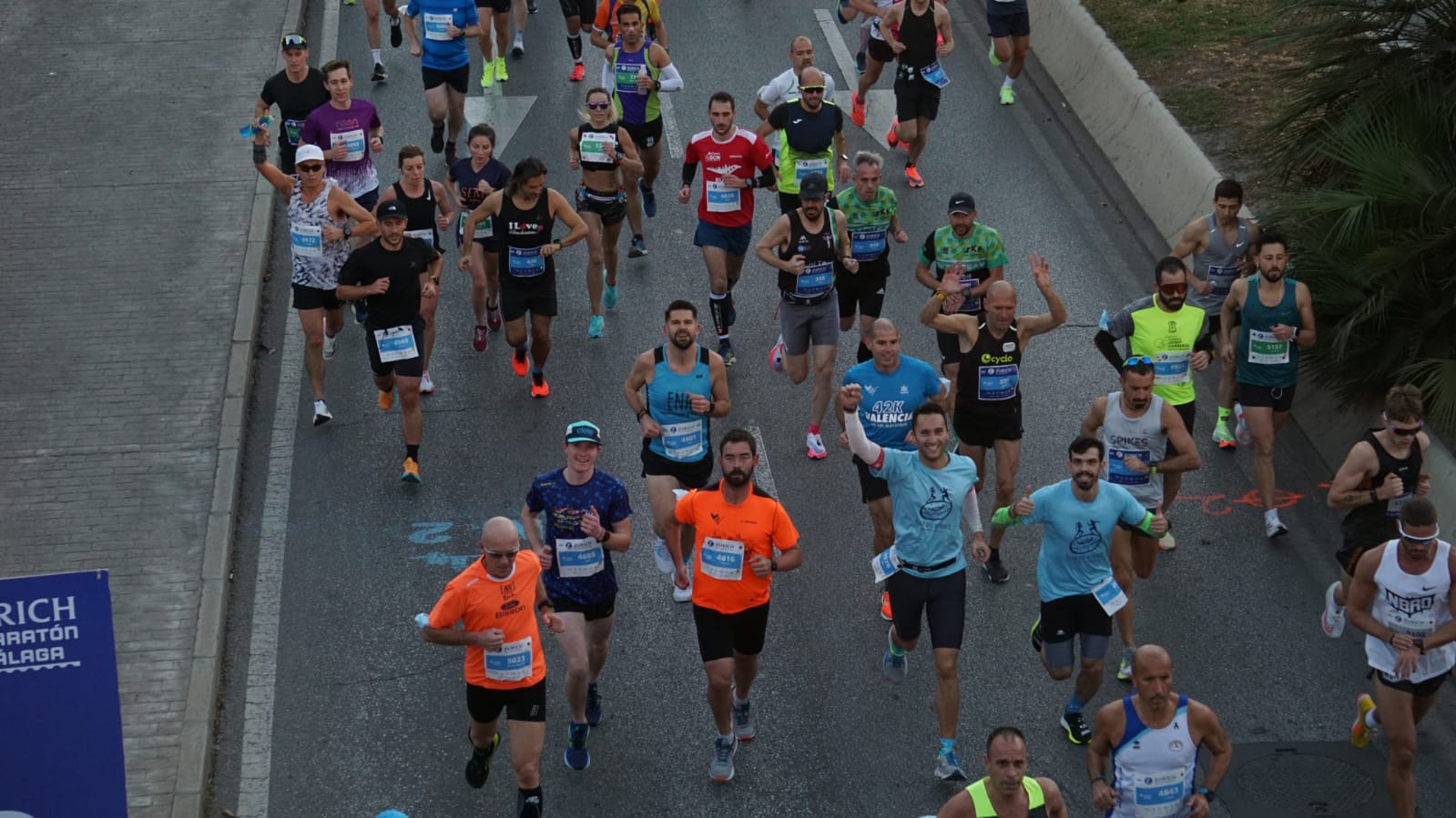 Cerca de 9.000 corredores participan en esta prueba que incluye también una media maratón, con 4.700 atletas más