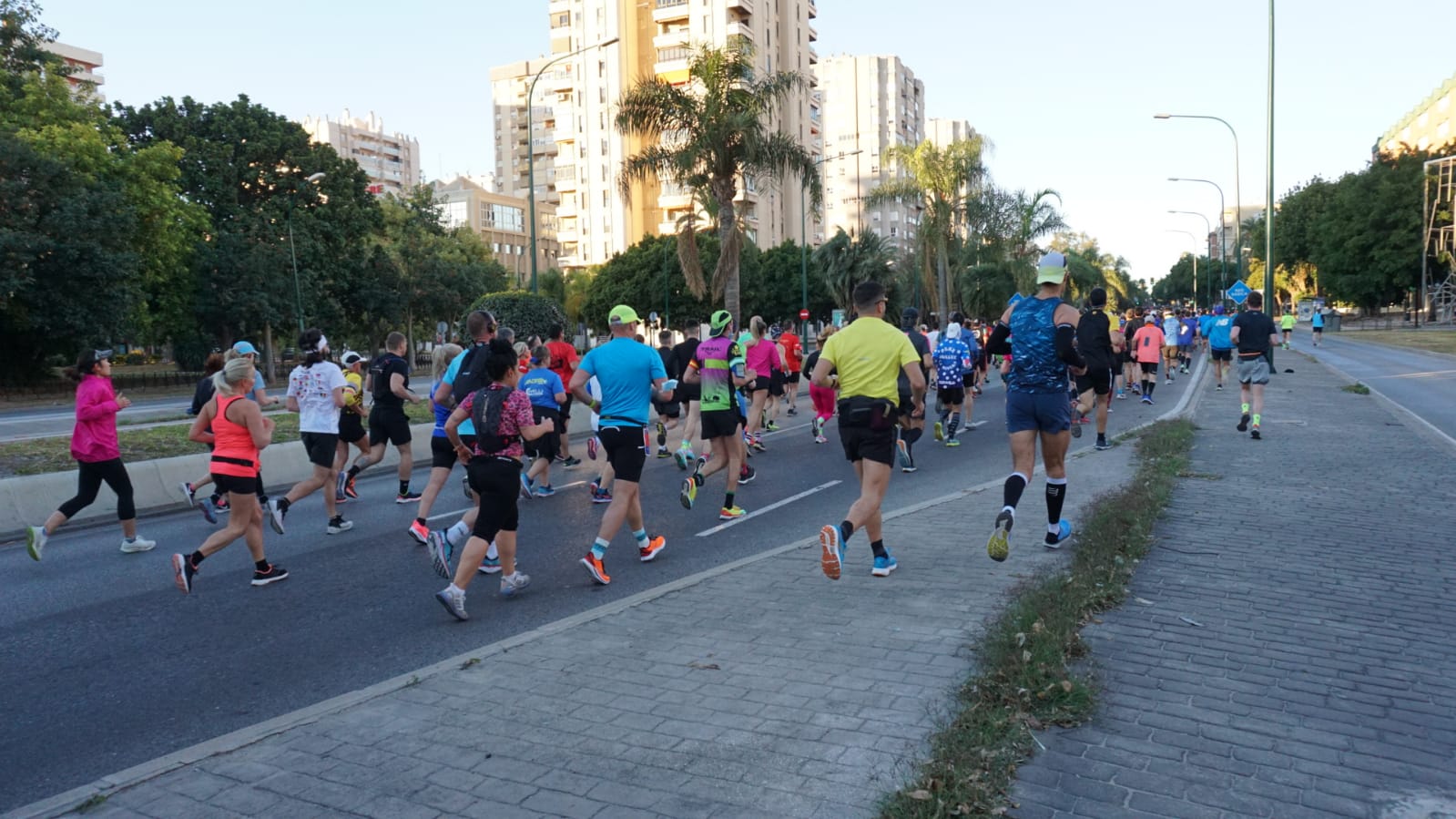 Cerca de 9.000 corredores participan en esta prueba que incluye también una media maratón, con 4.700 atletas más