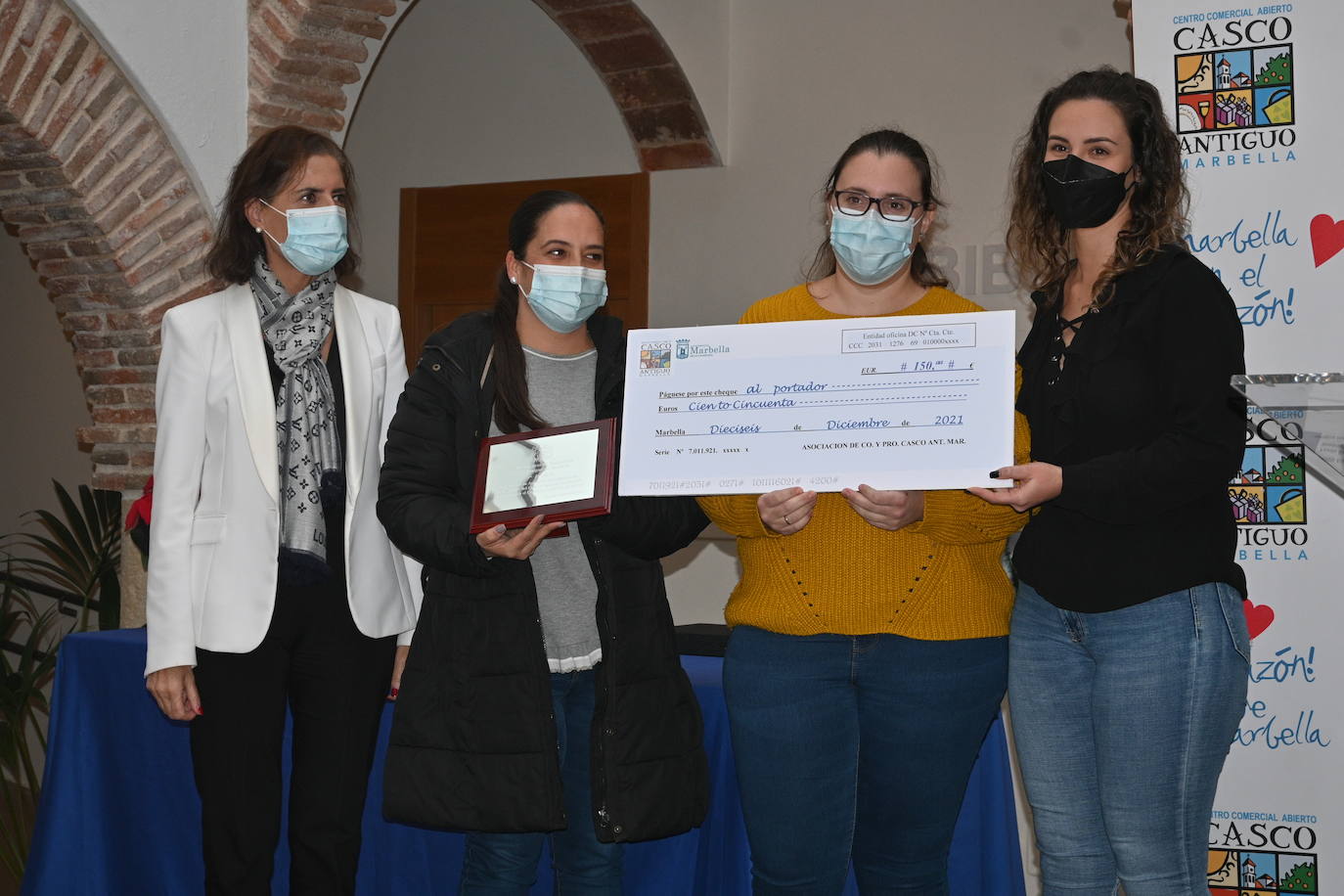 La Asociación de Comerciantes y Profesionales del Casco Antiguo ha hecho entrega de sus galardones y de los premios a los mejores escaparates navideños