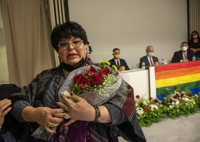 Imagen secundaria 1 - En la primera imagen: El público fue muy numeroso en el salón de actos del Museo Thyssen. En la segunda: Paca la Piraña, una de las premiadas. A continuación: La alcaldesa de Alhaurín El Grande, Toñi Ledesma, junto con el alcalde de Málaga, Francisco de la Torre.