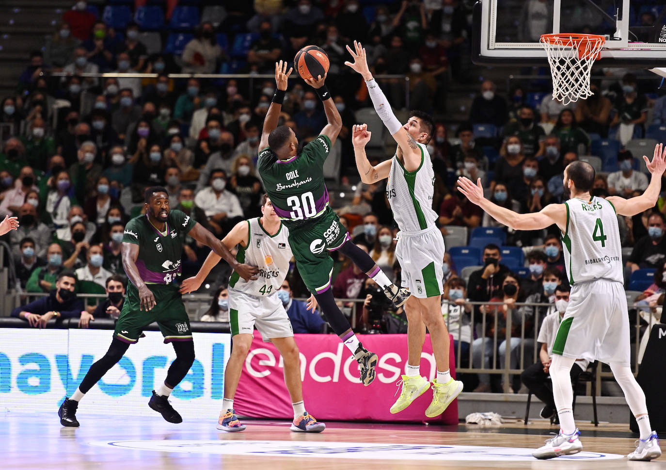 El Unicaja sufrió una dura derrota en un final igualado 