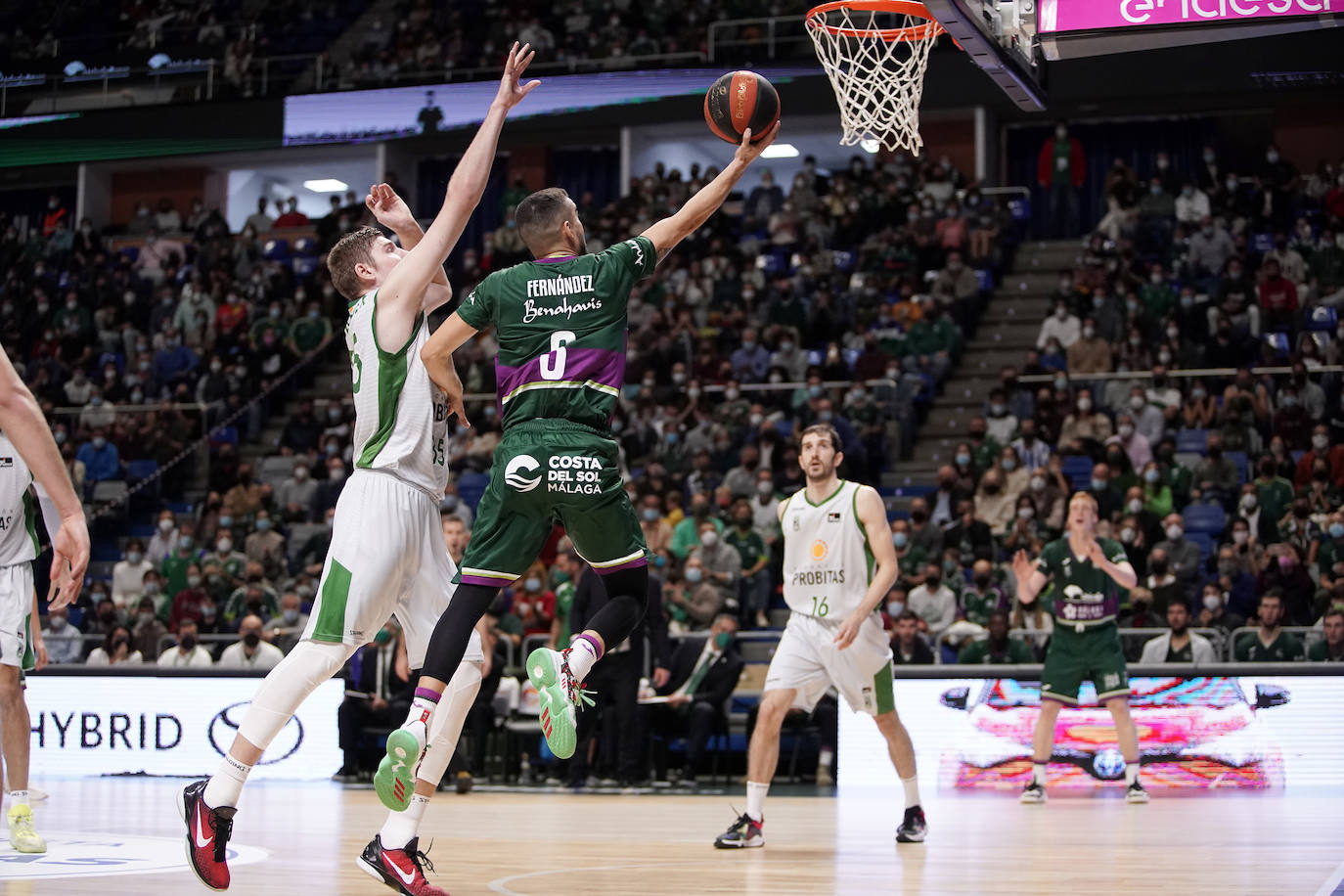 El Unicaja sufrió una dura derrota en un final igualado 