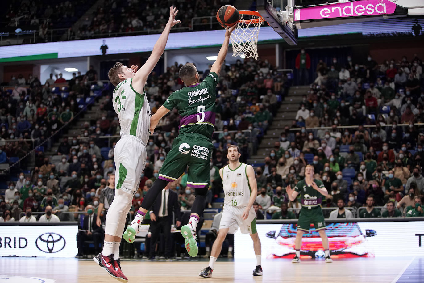 El Unicaja sufrió una dura derrota en un final igualado 