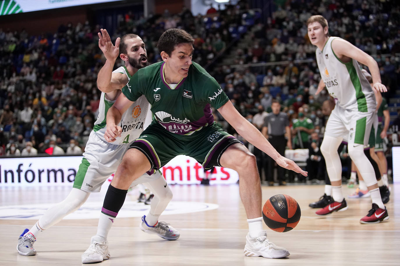 El Unicaja sufrió una dura derrota en un final igualado 