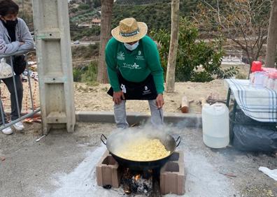 Imagen secundaria 1 - Torrox vuelve a hacer buenas migas en el 40.º aniversario de la fiesta