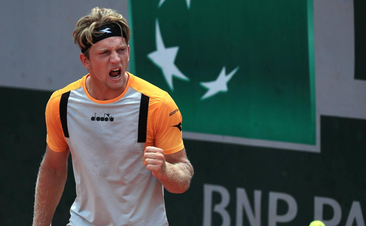 Alejandro Davidovich celebra un triunfo en un partido en Roland Garros. 