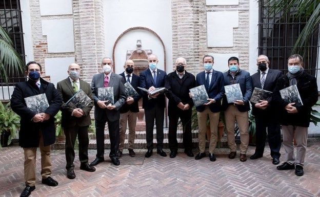 Asistentes a la presentación del libro 'Personajes de la Semana Santa de Málaga'. 