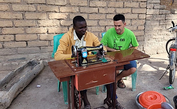 Imagen principal - Momentos del proyecto de cooperación en Chad.