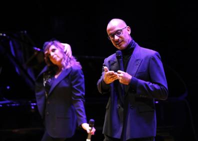 Imagen secundaria 1 - Joaquín Ramírez, Yolanda Solero y Juan Carlos Barroso. Belinda Washington y Miguel Ángel Martín, durante la presentación del festival. Nuria Fergó, una de las artistas que actuaron en la gala solidaria. 