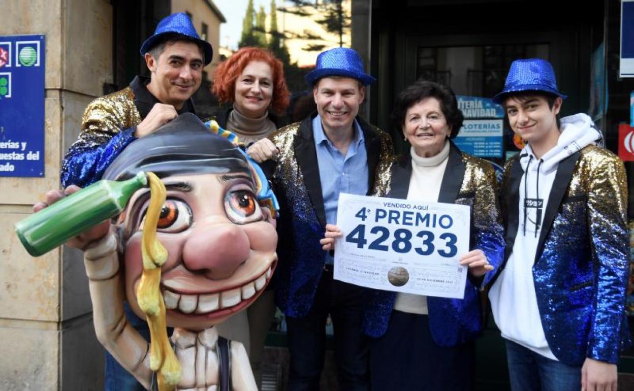 Celebración en una administración de Oviedo.