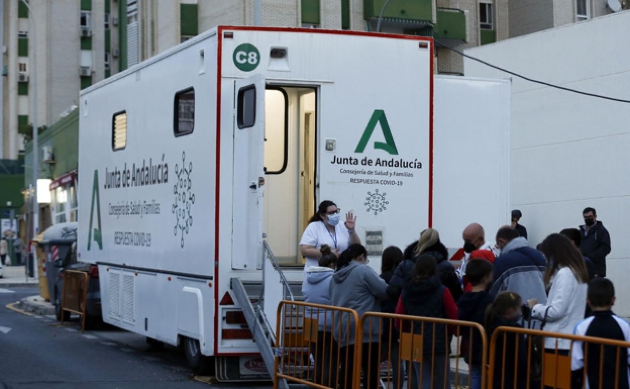 La Junta de Andalucía espera un nuevo repunte de casos de coronavirus tras la Navidad
