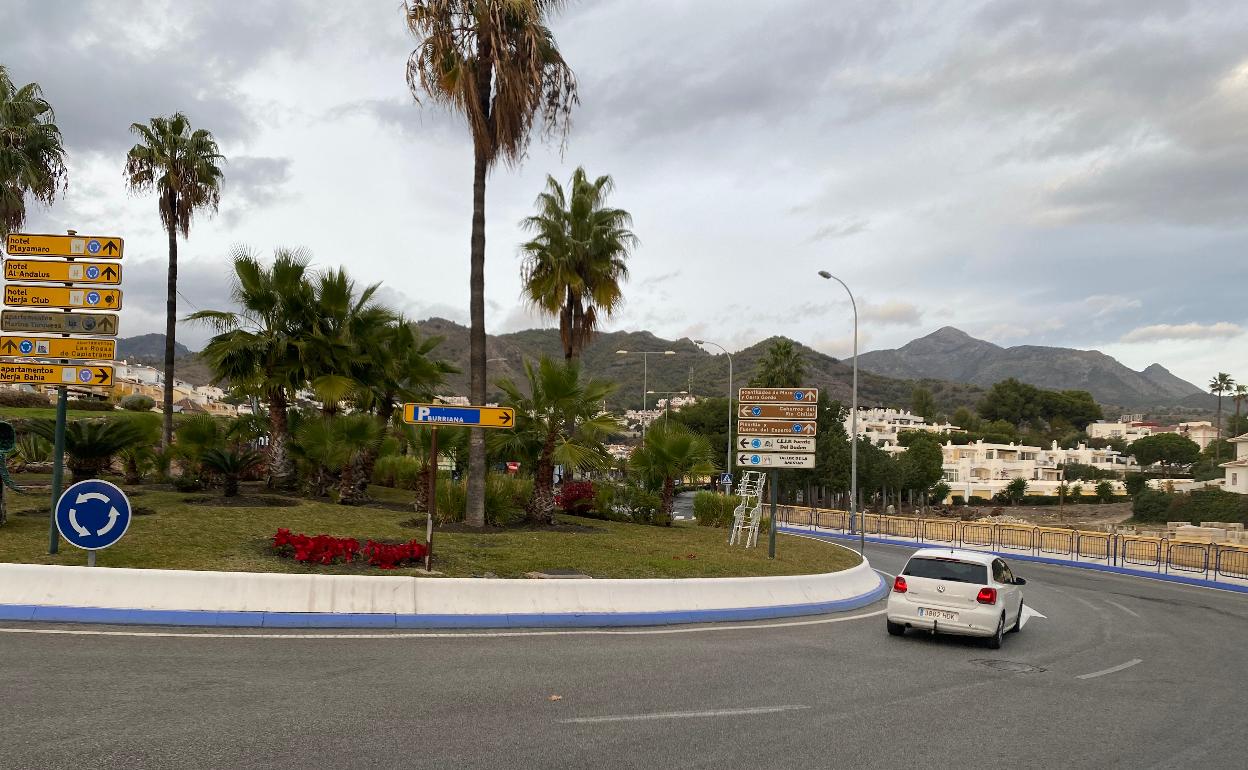 Imagen de la rotonda de Burriana, desde donde arrancará el tramo del nuevo carril bici de Nerja. 