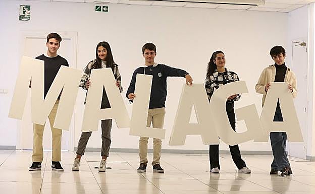 Pablo, María, Javier, Paloma y Mario estudian segundo de Bachillerato 