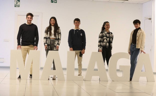 Pablo, María, Javier, Paloma y Mario estudian 2º de Bachillerato 