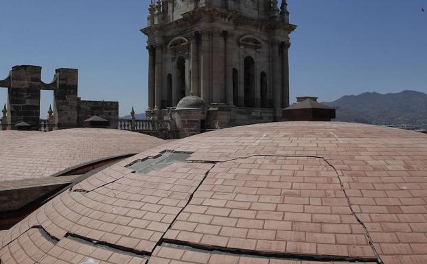 La Catedral espera un tejado.