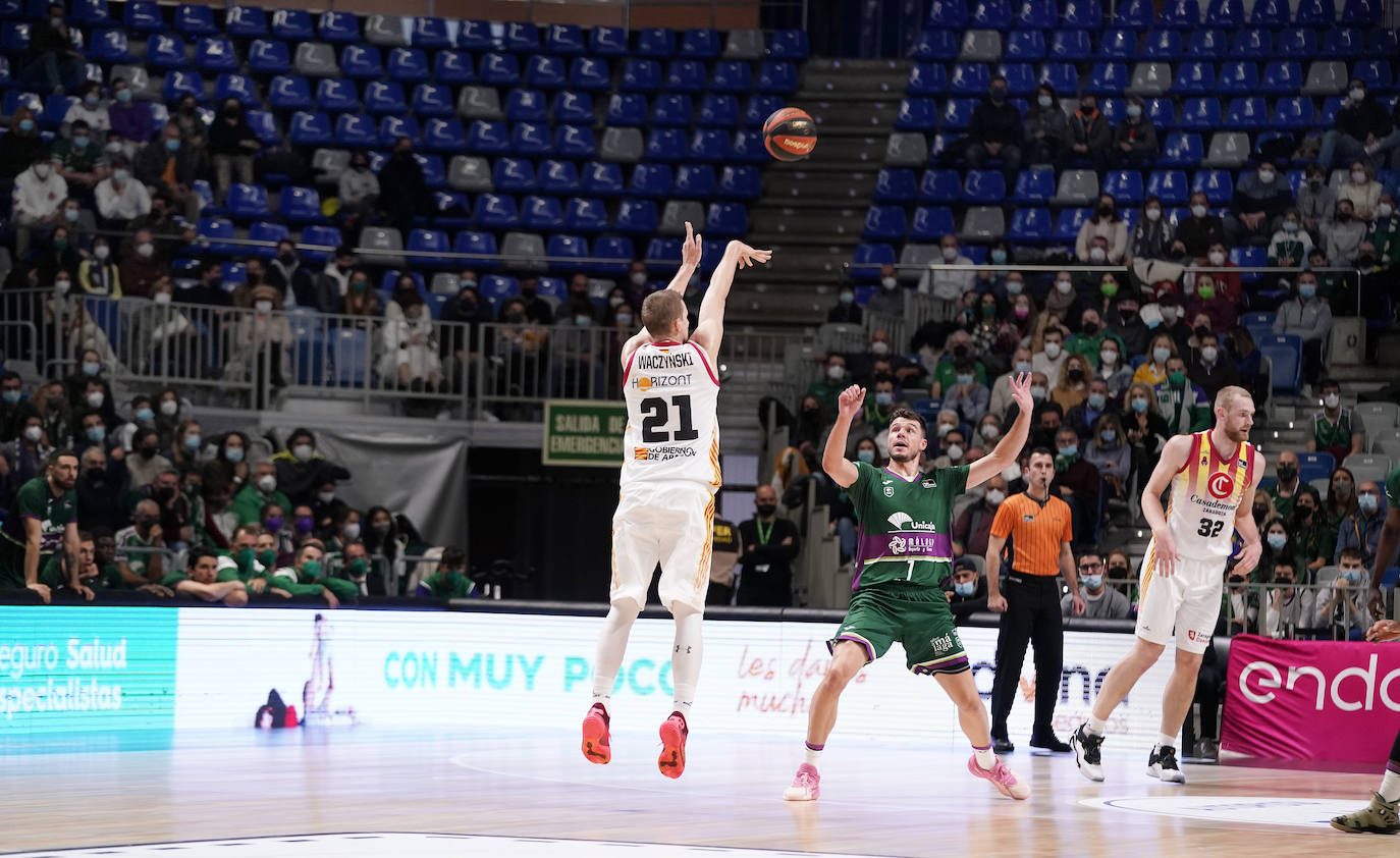 El Unicaja fue superior al Zaragoza en un encuentro con escaso público en el Carpena 