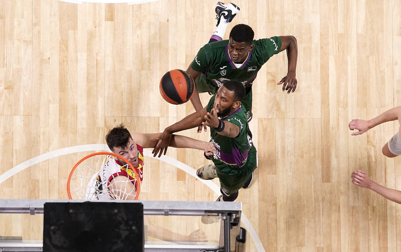 El Unicaja fue superior al Zaragoza en un encuentro con escaso público en el Carpena 