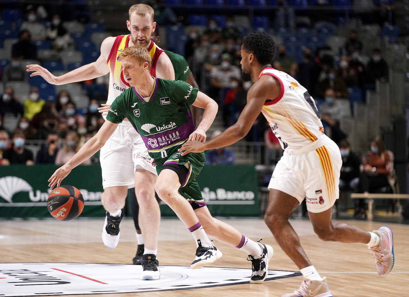 El Unicaja fue superior al Zaragoza en un encuentro con escaso público en el Carpena 