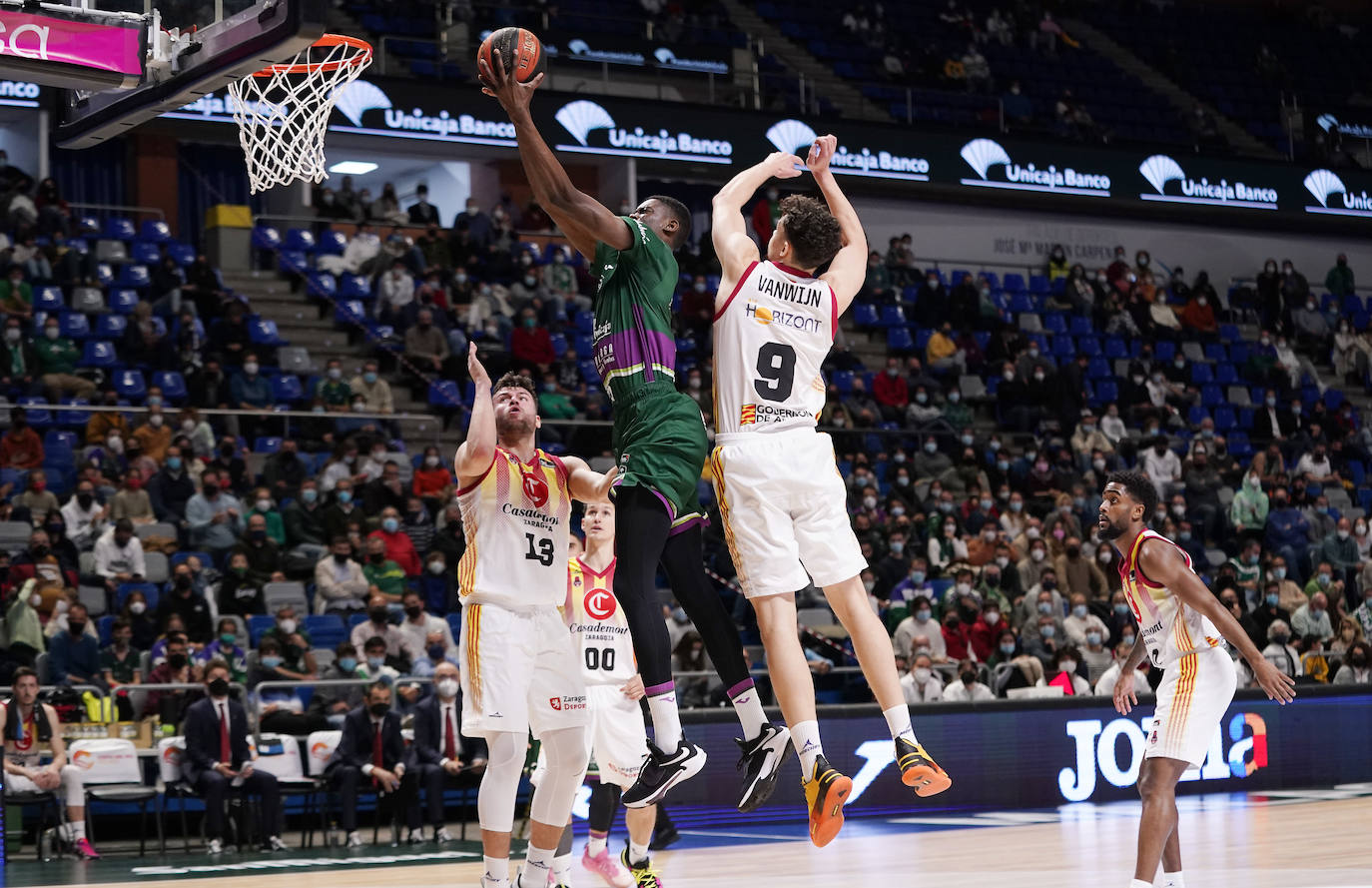 El Unicaja fue superior al Zaragoza en un encuentro con escaso público en el Carpena 