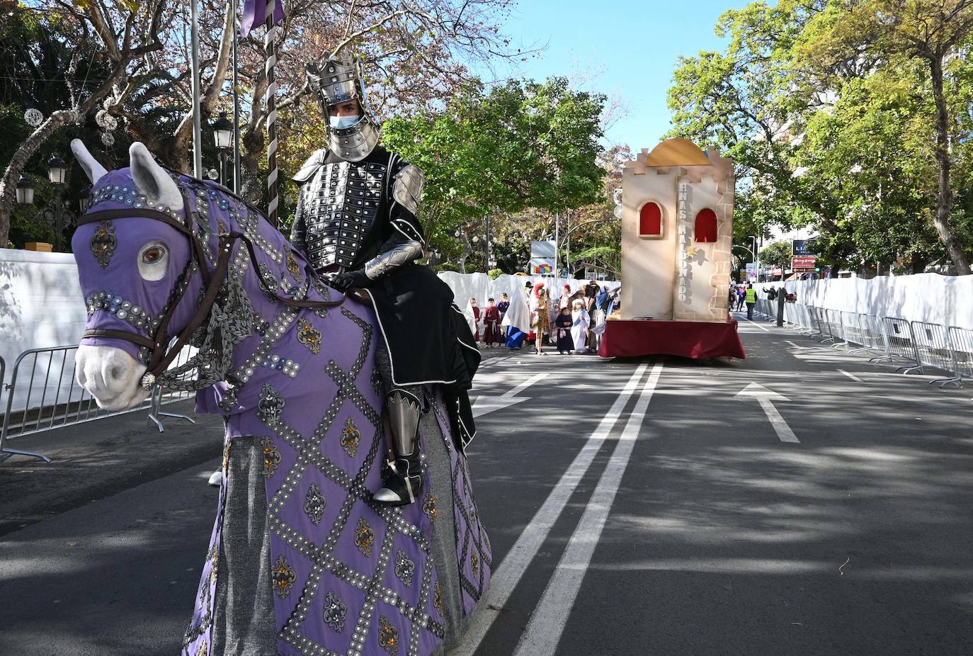Fotos: Los Reyes saludan a los niños en Marbella, Puerto Banús y San Pedro