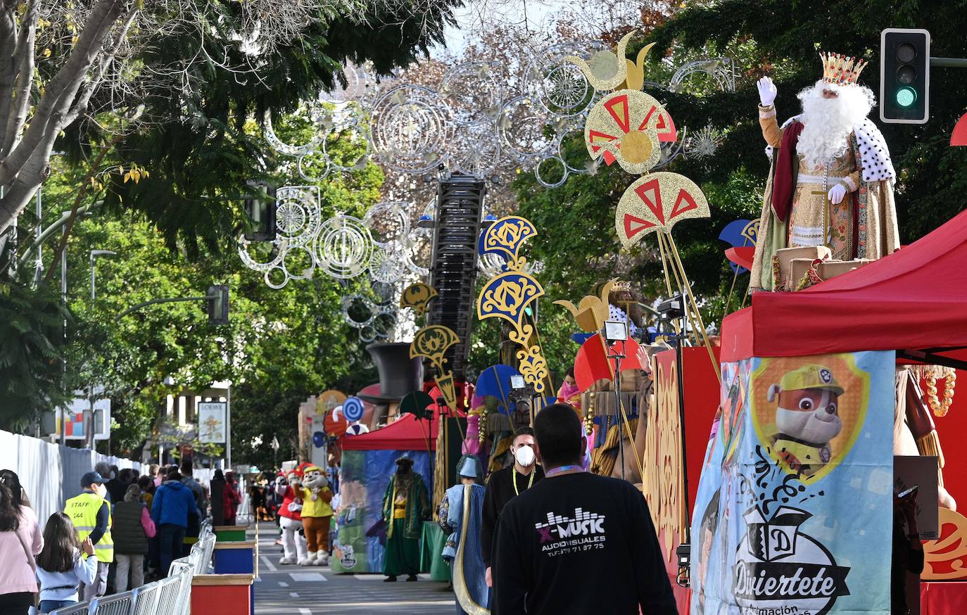 Fotos: Los Reyes saludan a los niños en Marbella, Puerto Banús y San Pedro