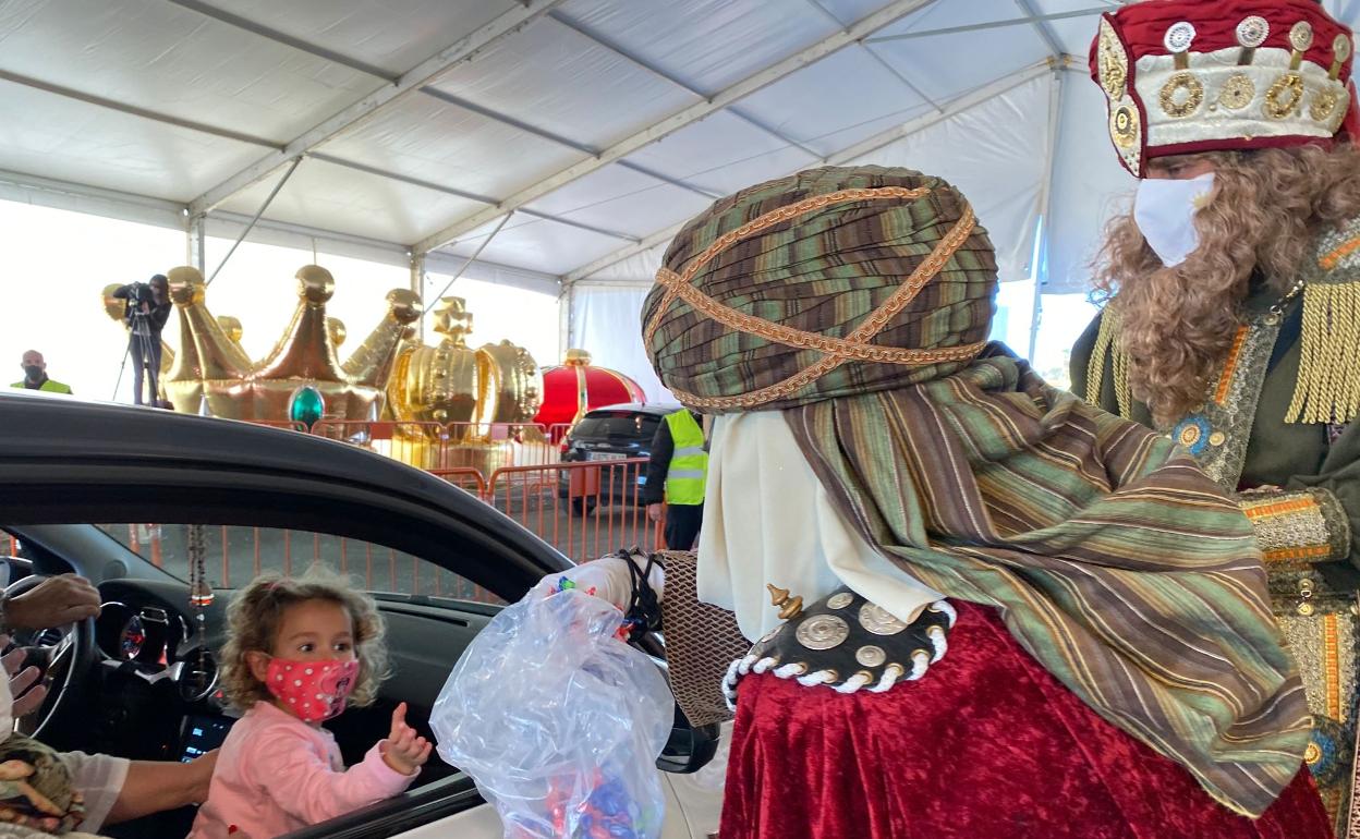 Los Reyes Magos, en la cabalgata estática de Vélez-Málaga.