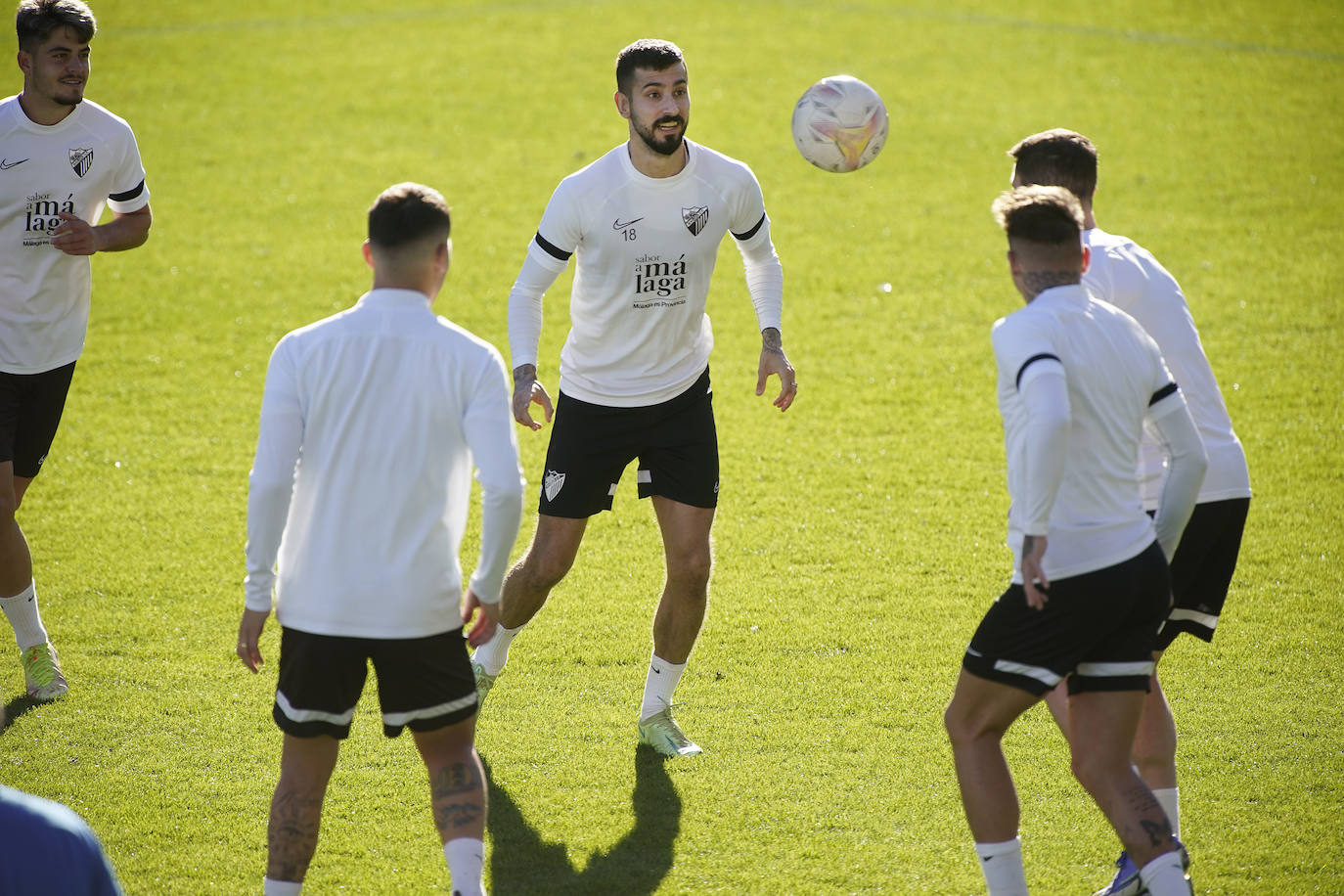 Primeras imágenes del flamante fichaje, Vadillo, con sus nuevos compañeros y esperado regreso del líder de la zaga tras lesión, Juande.