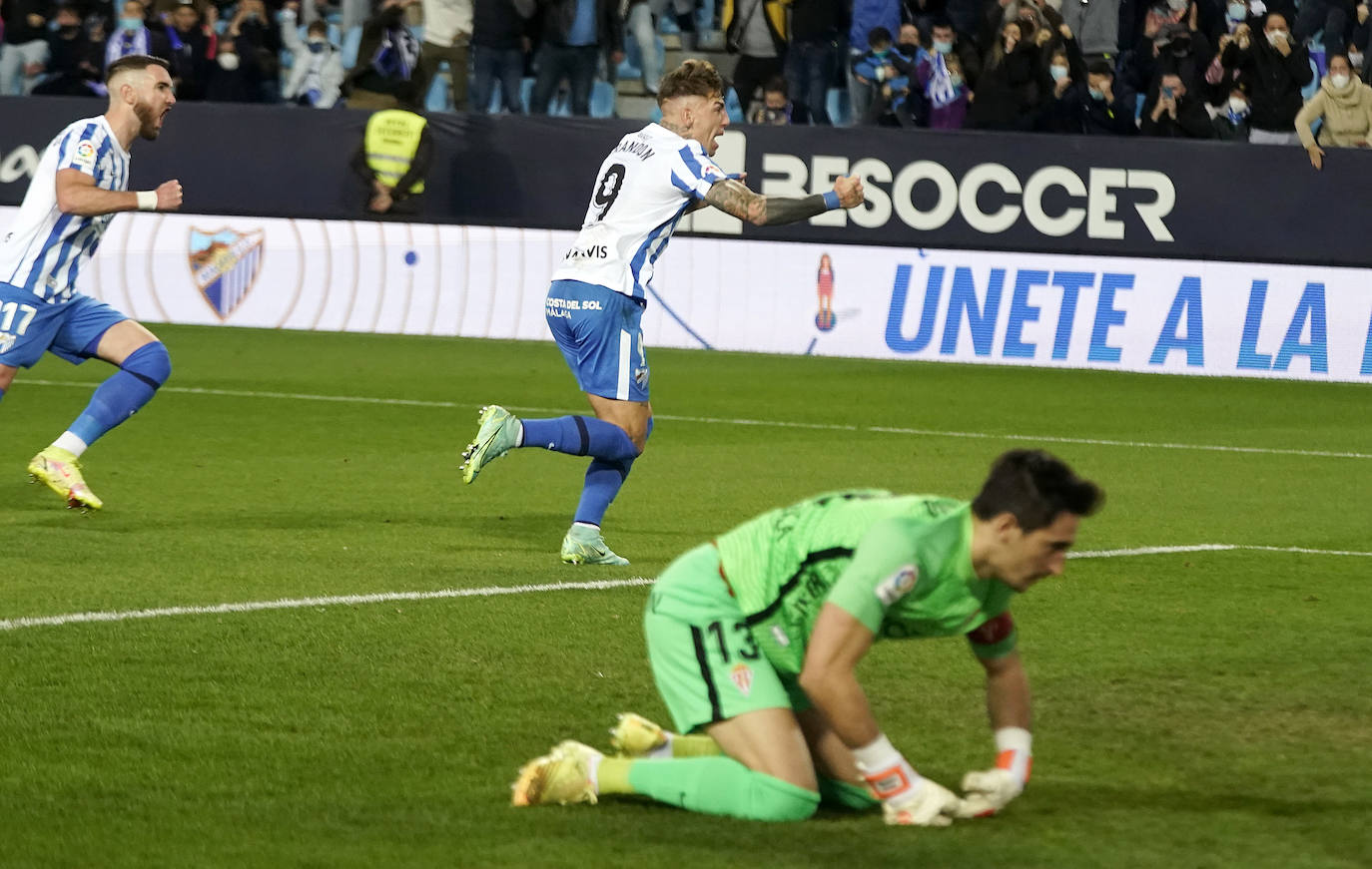 Empate del Málaga con el Sporting en La Rosaleda (2-2). 