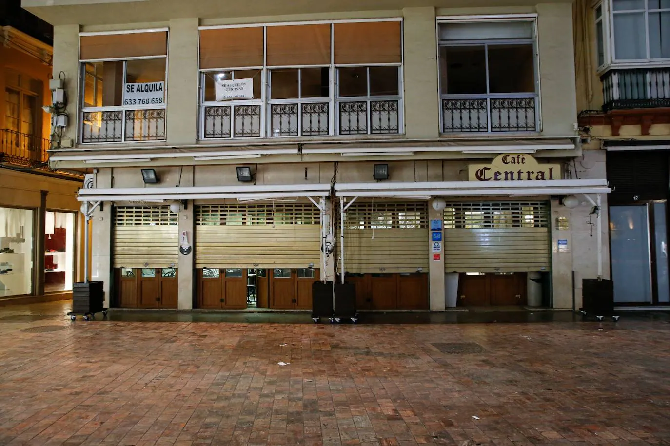 El Café Central de Málaga echó este domingo el cierre tras un siglo de historia. 