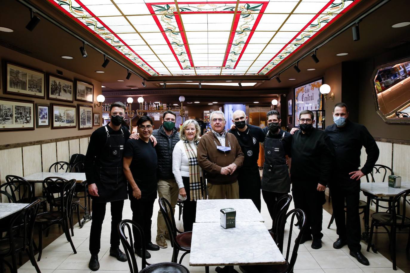 El Café Central de Málaga echó este domingo el cierre tras un siglo de historia. 