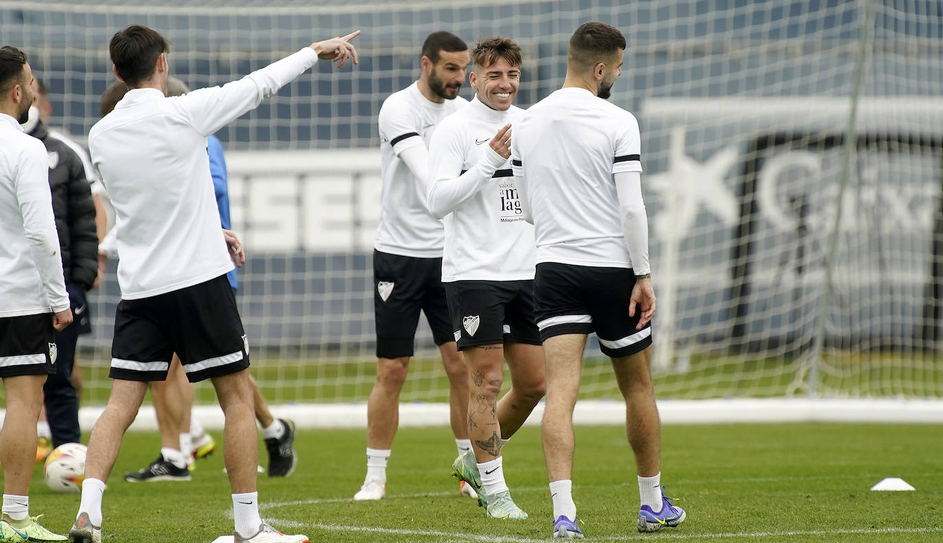 El equipo se entrena en ambiente muy positivo tras la imagen contra el Sporting mientras que los jugadores tocados como Juande, Chavarría o Antoñín, apuran para estar disponibles en la reanudación de la competición.