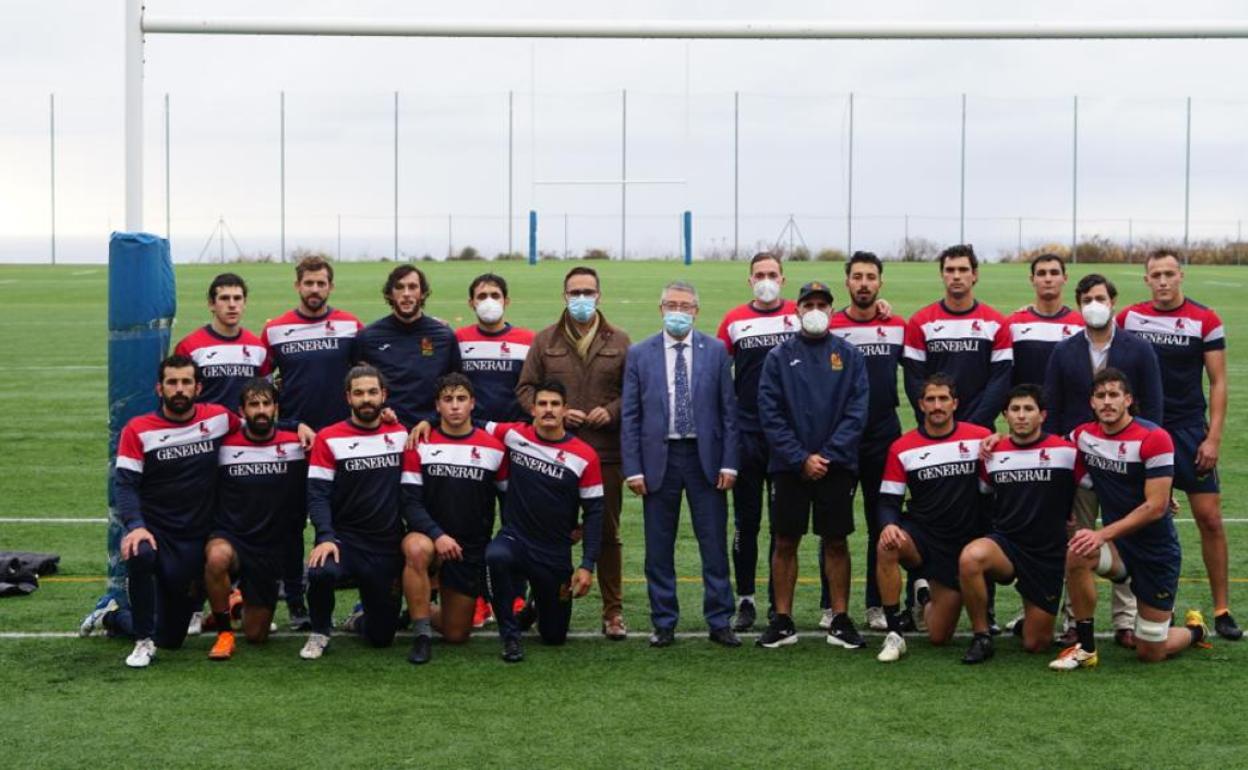 El alcalde rinconero y el concejal de Deportes, con la selección española. 