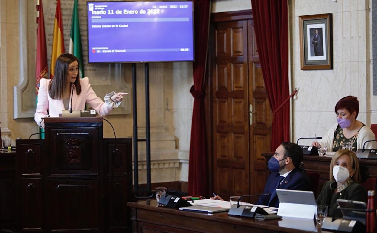 Pérez de Siles se dirige a Dani Pérez, desde el estrado del debate del estado de la ciudad, anteayer.