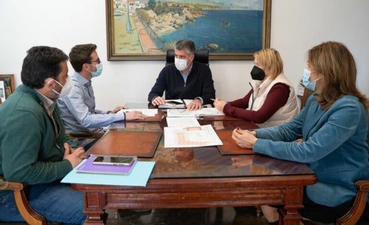 Reunión de trabajo con el nuevo funcionario municipal. 