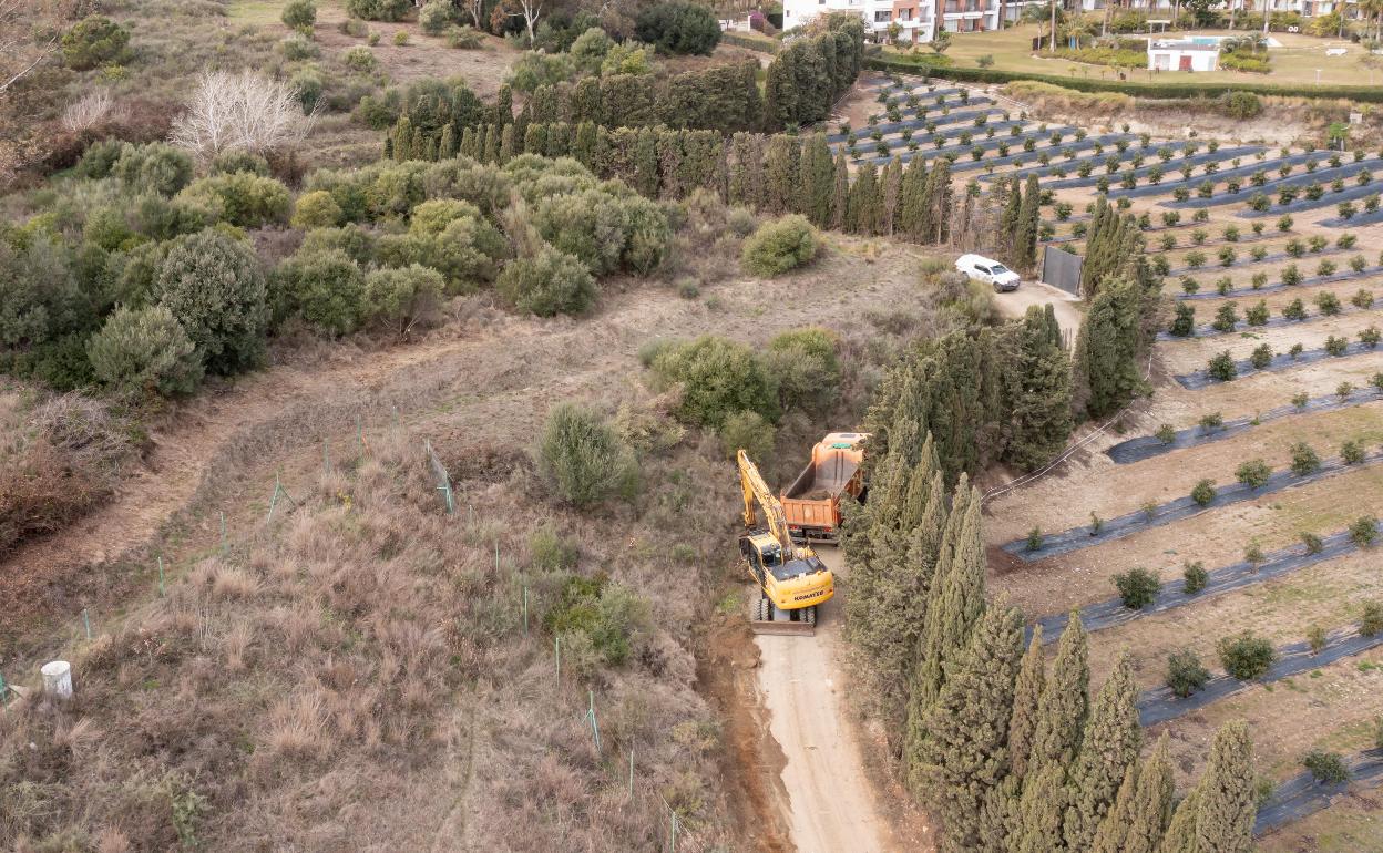 Arrancan las obras del vial que facilitará la conexión entre La Boladilla, Selwo, Las Joyas y Cancelada en Estepona