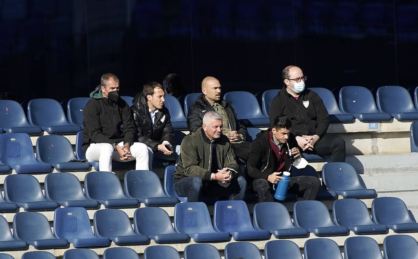 Aprovechando el parón de la competición, el conjunto blanquiazul organizó un encuentro de entrenamiento en La Rosaleda donde sólo pudieron asistir medios gráficos en los primeros minutos del choque. Tiempo insuficiente para sacar conclusiones, aunque válido para comprobar que el técnico malaguista, José Alberto, aprovechó para dar minutos a los que menos protagonismo han tenido hasta el momento (Ismael Casas, Ismael Gutiérrez, Cufré, Antoñín o Lombán) y a los jugadores que necesitan de nuevo rodaje por haber estado lesionados recientemente (caso de Jozabed o Sekou) o haberse incorporado hace poco como los nuevos fichajes Febas y Vadillo.