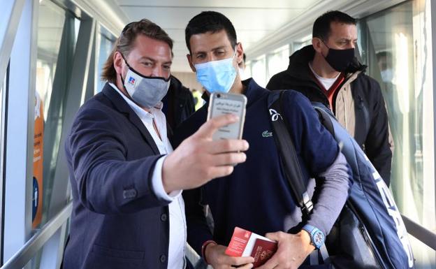 Novak Djokovic, a su llegada al aeropuerto de Belgrado. 