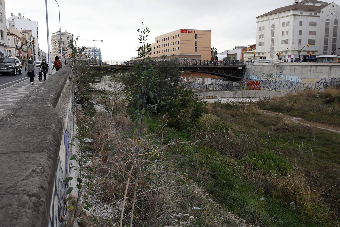 El Ayuntamiento baraja suprimir las fuentes que están en desuso y crear «un mecanismo de embellecimiento» para evitar la mala imagen que generan los grafitis