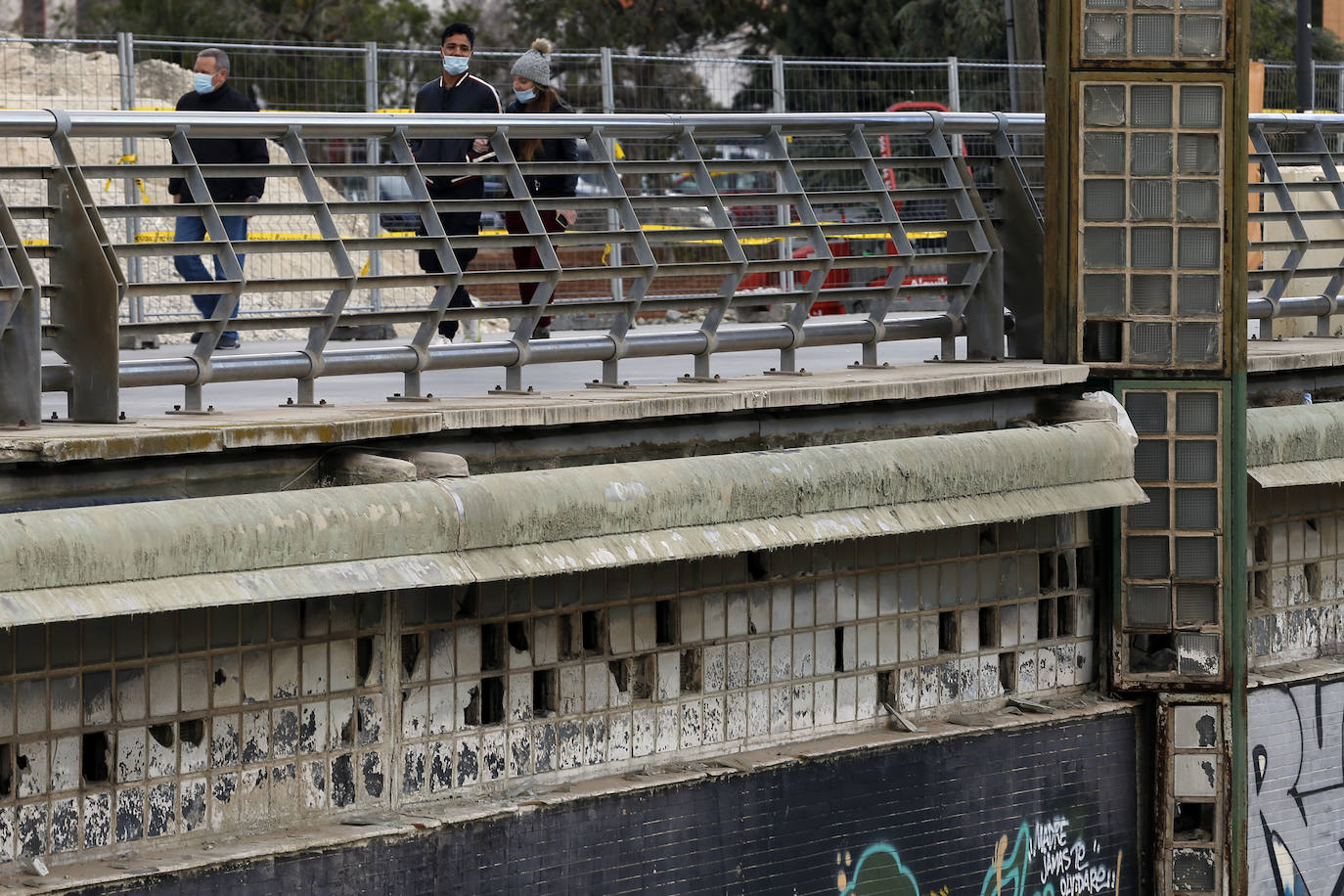 El Ayuntamiento baraja suprimir las fuentes que están en desuso y crear «un mecanismo de embellecimiento» para evitar la mala imagen que generan los grafitis
