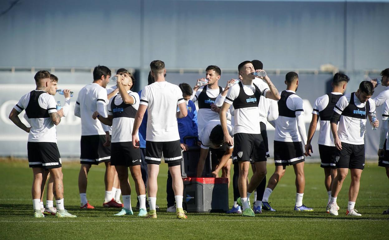 Foto de grupo del Málaga en el entrenamiento de este martes.