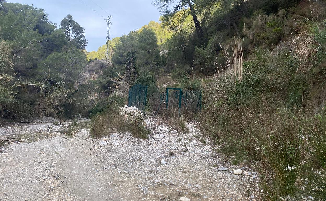 Imagen de uno de los pozos que ha construido la Junta en el cauce medio del río Chíllar. 