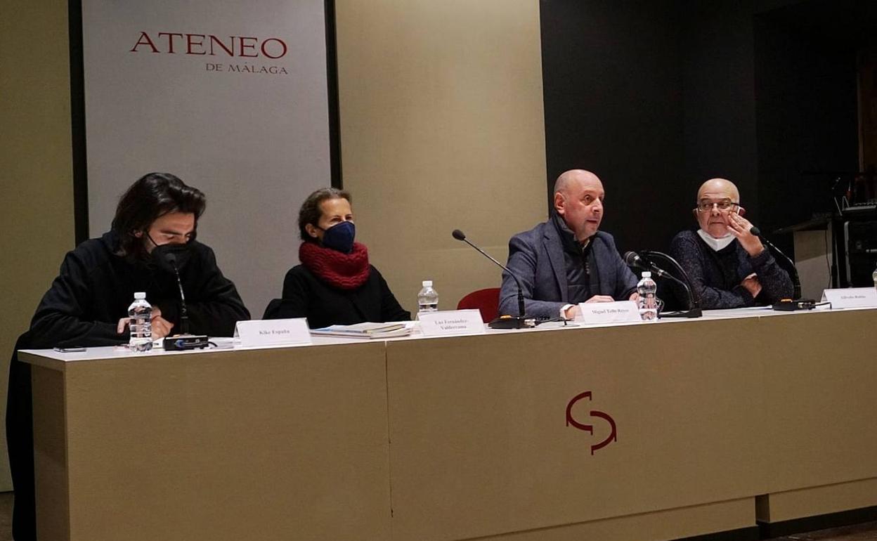 Kike España, Luz Fernández-Valderrama, Miguel Tello (pte. ejecutivo del Ateneo) y Alfredo Rubio. 