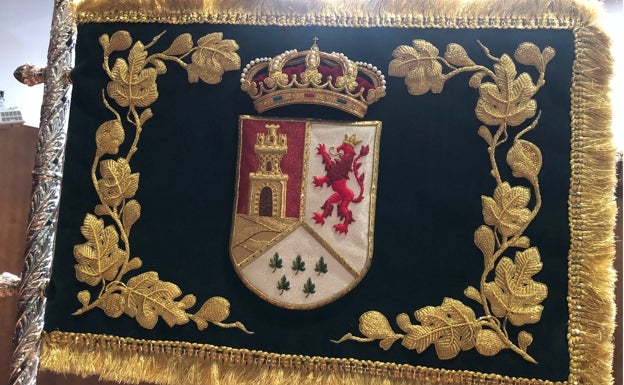 Nuevo pendón del Ayuntamiento de Pizarra.