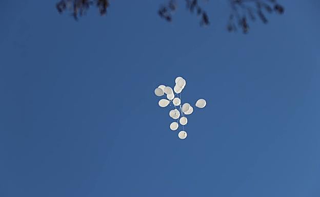 Se soltaron 24 globos, por la edad que tendría ahora la niña. 