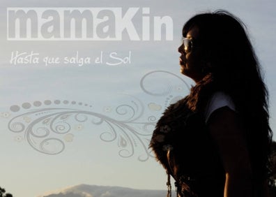 Imagen secundaria 1 - El grupo malagueño Mama Kin, en una imagen de 2005. Debajo, portada de su disco 'Hasta que salga el Sol' y la cantante, Vicky Kin.